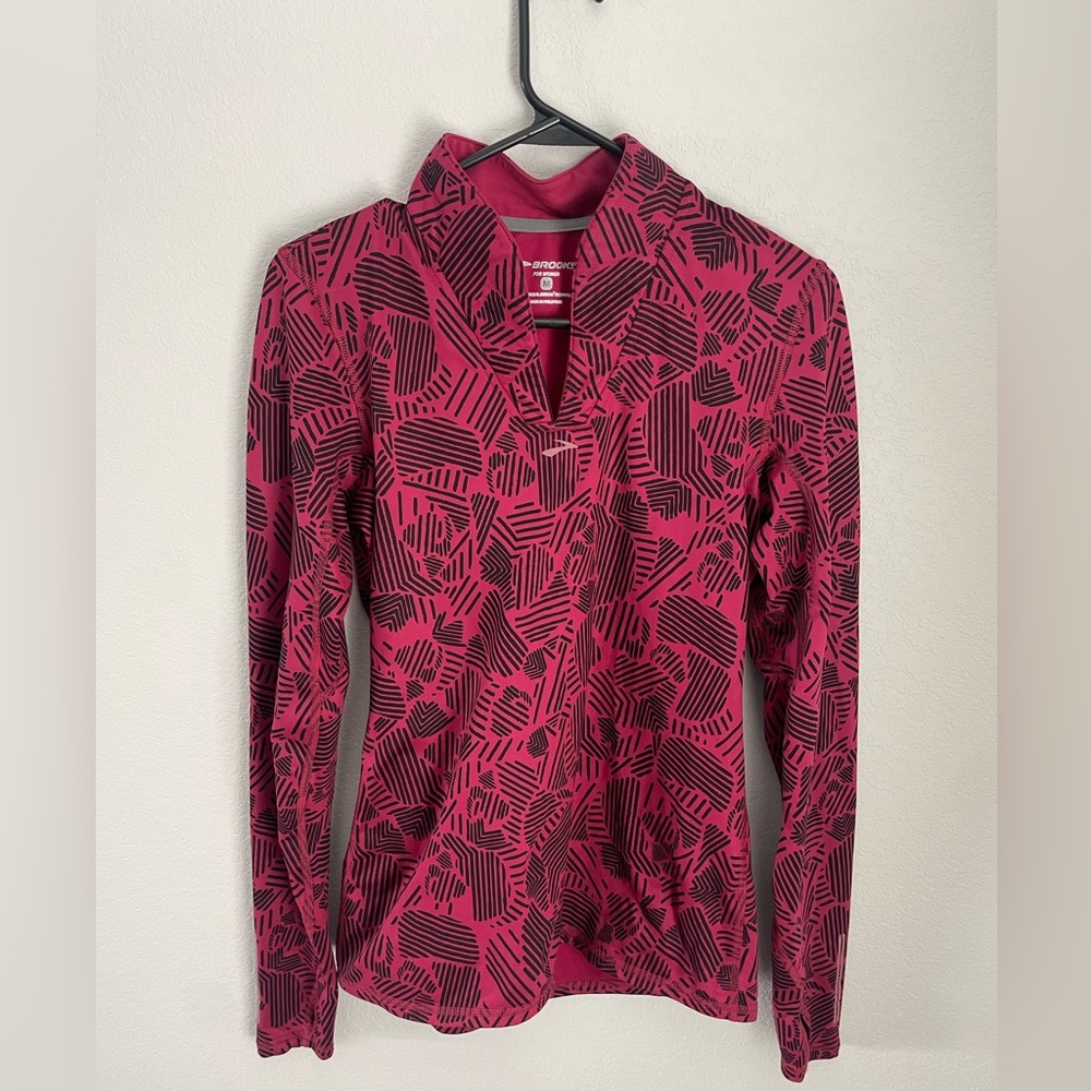 Brooks Pink Black Geometric Running Pullover Women’s M Reflective Thumbholes